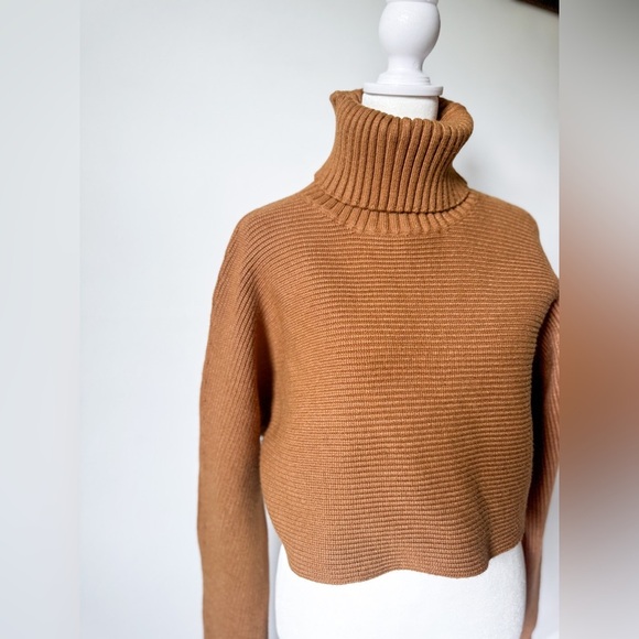House of Harlow Cropped Cognac Turtleneck Sweater - Picture 5 of 9